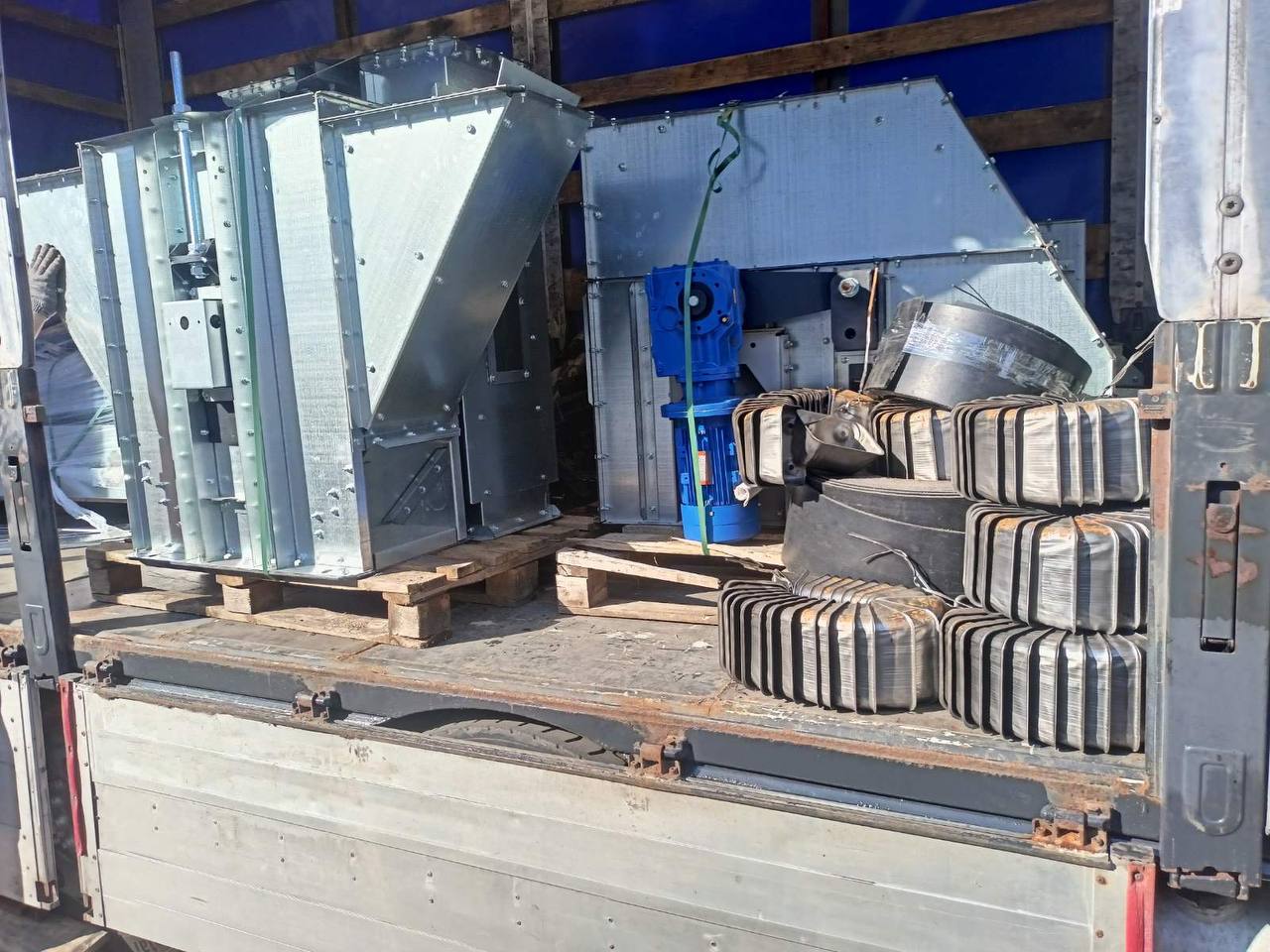 Нория двухпоточная (ковшовый элеватор)