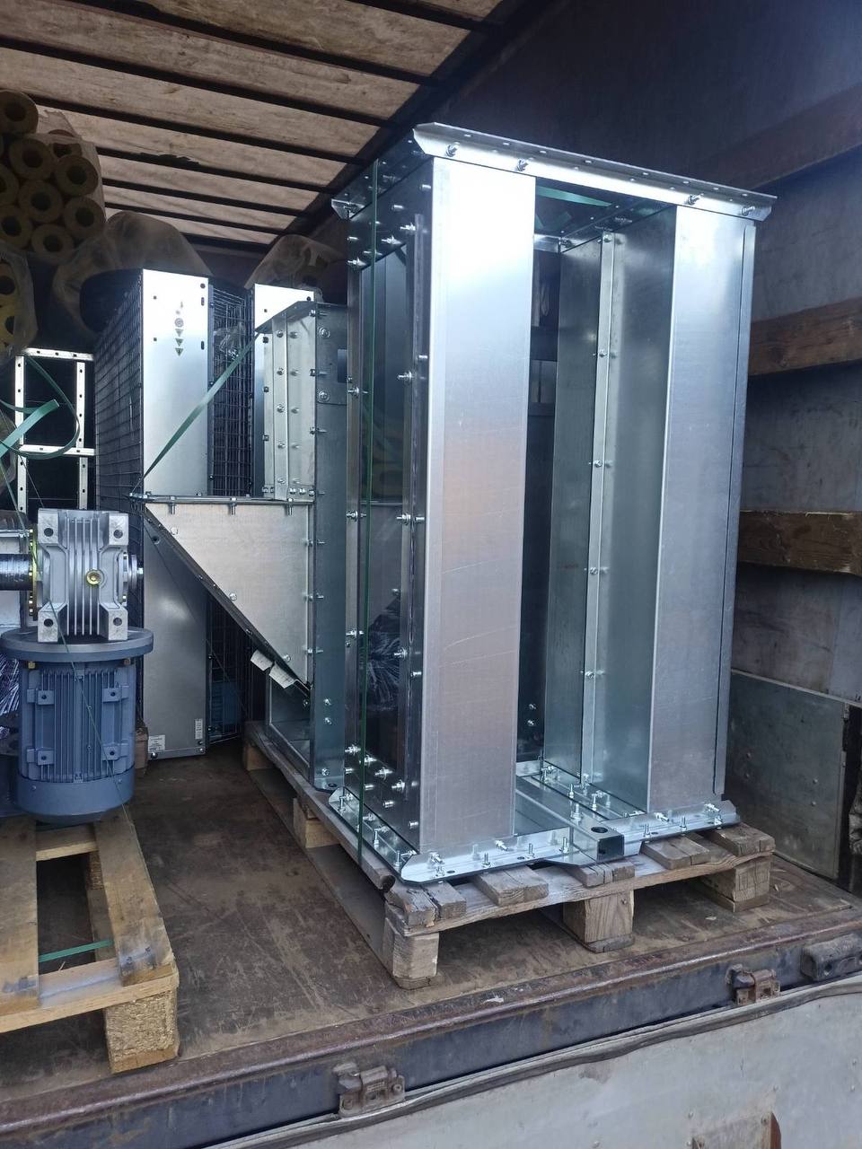 Нория двухпоточная (ковшовый элеватор)